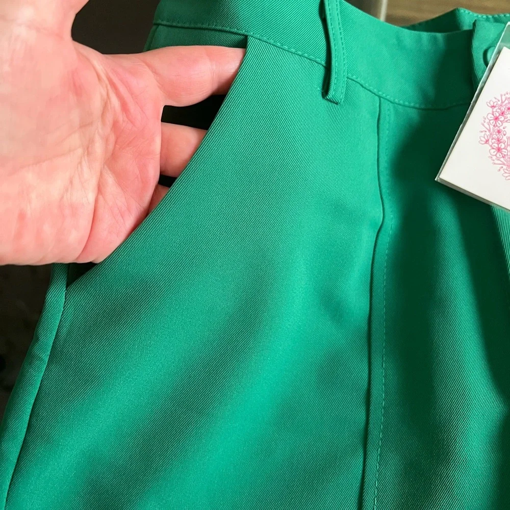 European Design Women Shorts - Picture 2 of 7